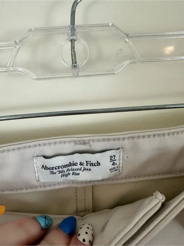 Abercrombie and Fitch The 90's Relaxed Jean in Cream Mixed Media Faux Leather 4R - Image 3