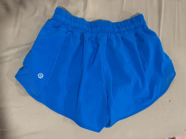 Lululemon Shorts Hotty Hot 2.5" - Image 2