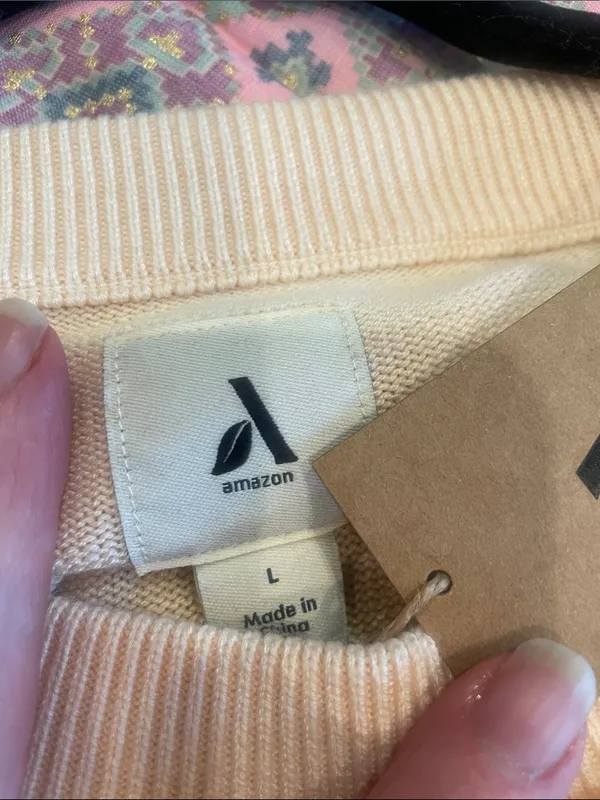 Light Peach Crewneck Sweater size  large brand new - Image 3