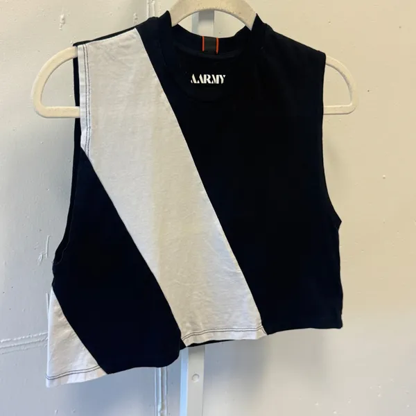 AARMY Black White Colorblock Sleeveless Crop Top Small Running Athleisure Gym‎ - Image 3