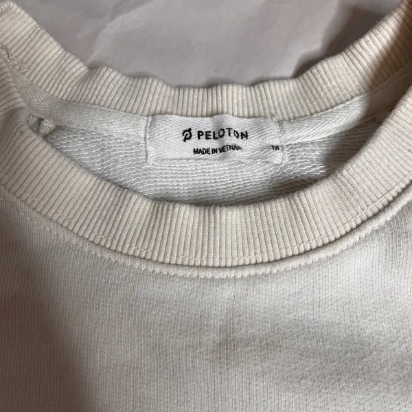 Peloton Cream Crewneck Sweatshirt Women's Size M Cozy Athleisure - Image 7