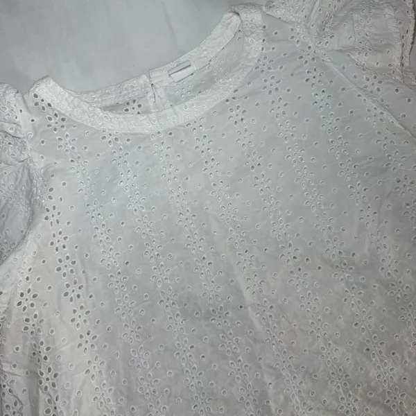 Gap Womens Embroidered White Ruffle Sleeveless Top Blouse Eyelet Size Large - Image 2