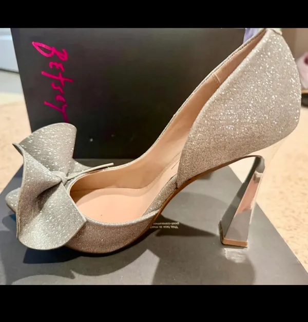 Gianni Bini Quincy Platform Pumps in Bone Blanc - Image 4