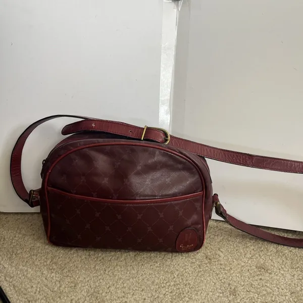 Italian Red Leather Shoulder Bag Logo Quiet Luxury Classic Business Professional - Image 11
