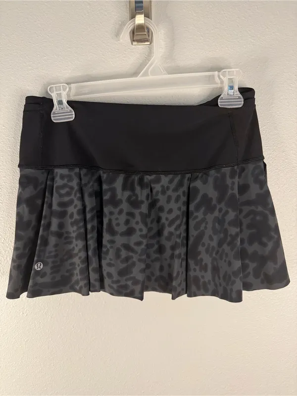 Lululemon Hit Your Stride Skirt – Animal Swirl Deep Coal Black – Size 6 – EUC - Image 3