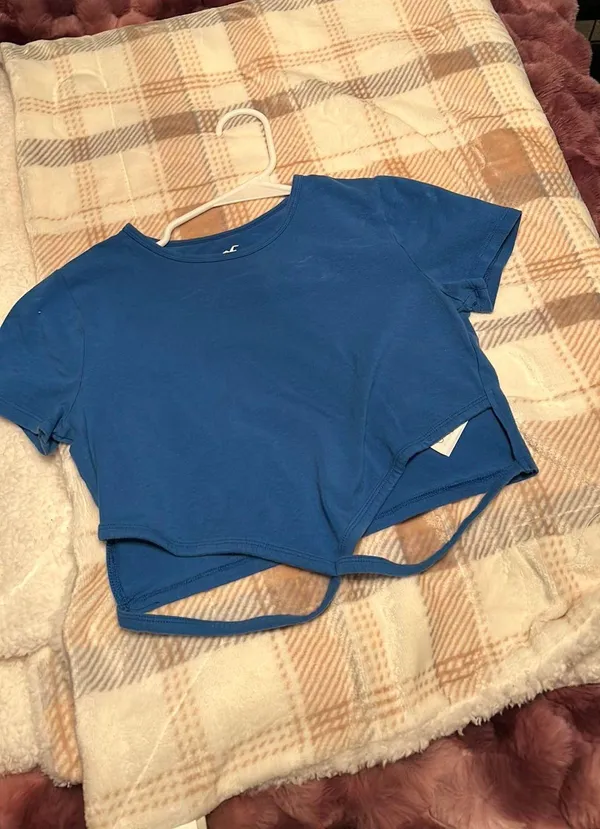 Hollister Baby Tee - Image 4