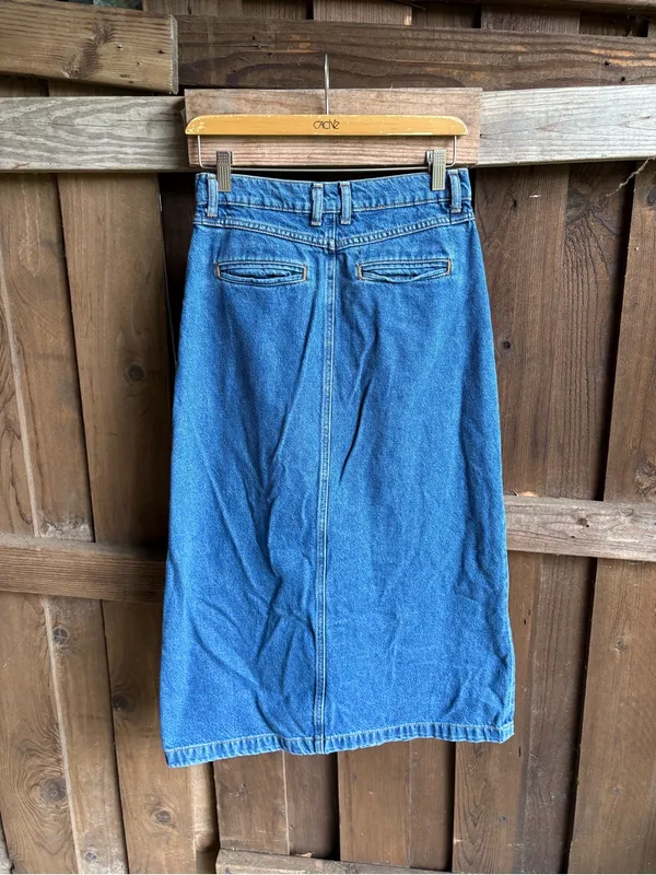 Zara Blogger Favorite Button Down Denim MIDI Skirt - Image 4