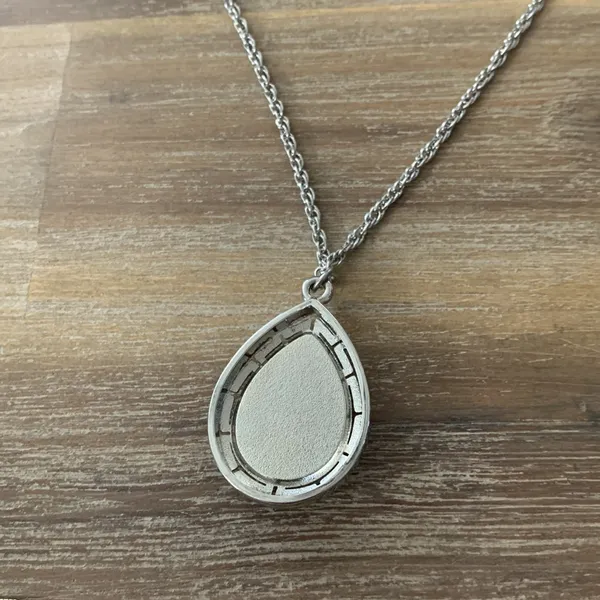 Green teardrop pendant necklace Silver - Image 3