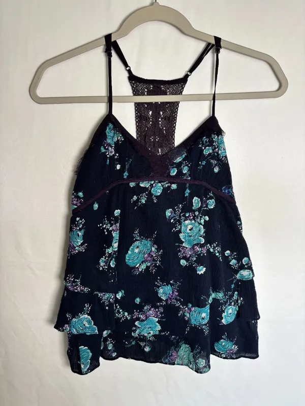 Free People floral lace-back cami top size 2 - Image 4