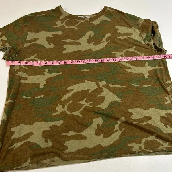 Free People Camo Print Relaxed Tee Size Large - Image 5
