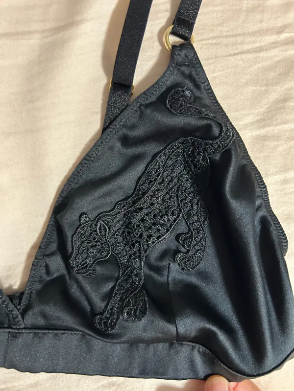 Victoria's Secret Black Satin Very Sexy Embroidered Triangle Bralette Size XL - Image 2
