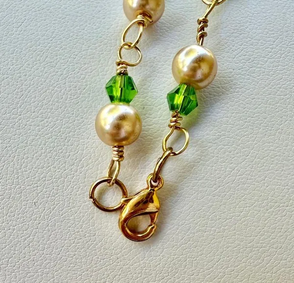 Hand Crafted Green Crystal & Cream Pearl Gold Tone Wire Wrapped Chain Bracelet - Image 3