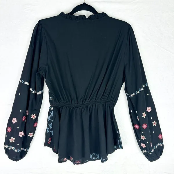 Savanna Jane Floral Embroidered Cinch Waist Top Size Small Black V-Neck - Image 5