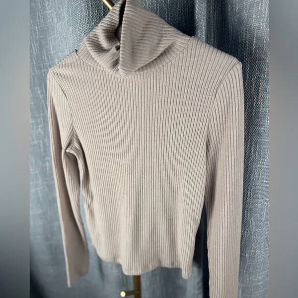 Aritzia Babaton Traverse Turtleneck Ribbed Sweater Cream Size Small - Image 5