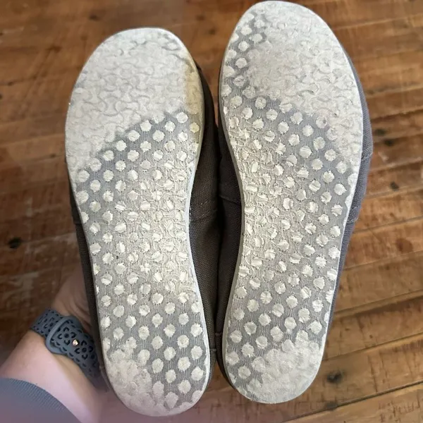 Tom’s minimalist gray slip on normcore size 8 shoes - Image 3