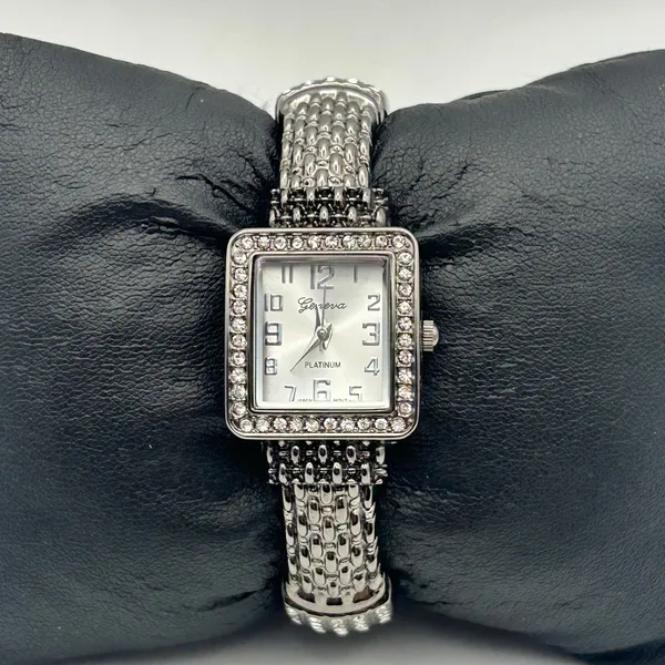 Geneva Platinum Women’s Fashion Watch Working New Battery - Image 2