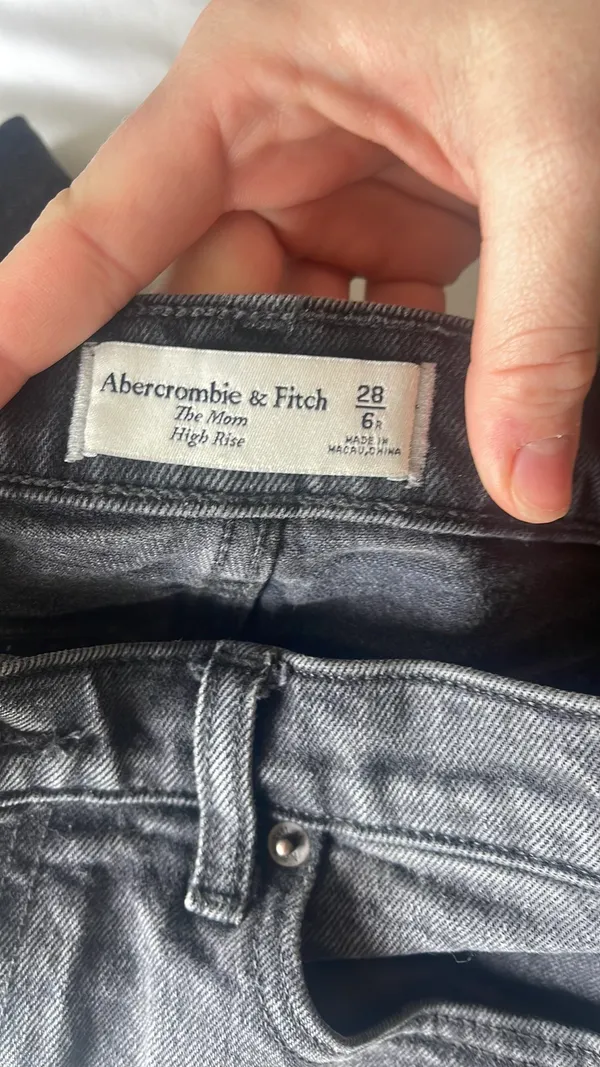 Abercrombie Mom Jeans - Image 3