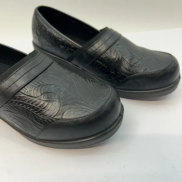 Easy Street Origin Women's Comfort Clogs - Image 4