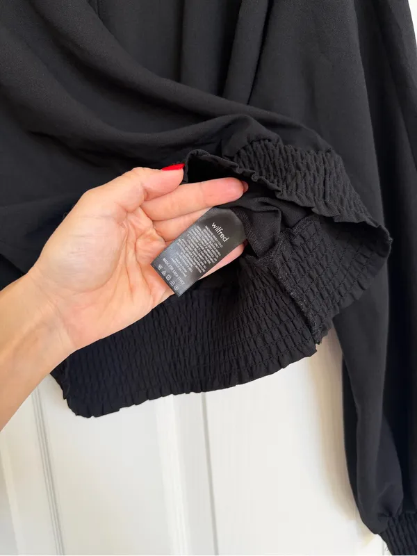 Aritzia Wilfred Black Flowy Deep V Smocked Waist Long Sleeve Blouse M - Image 4