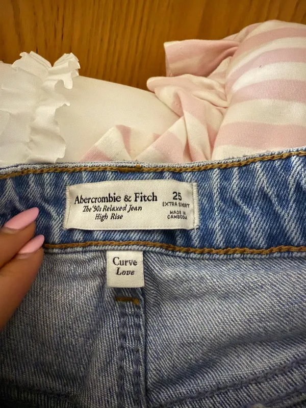 Abercrombie curve love 90s relaxed jeans - Image 4