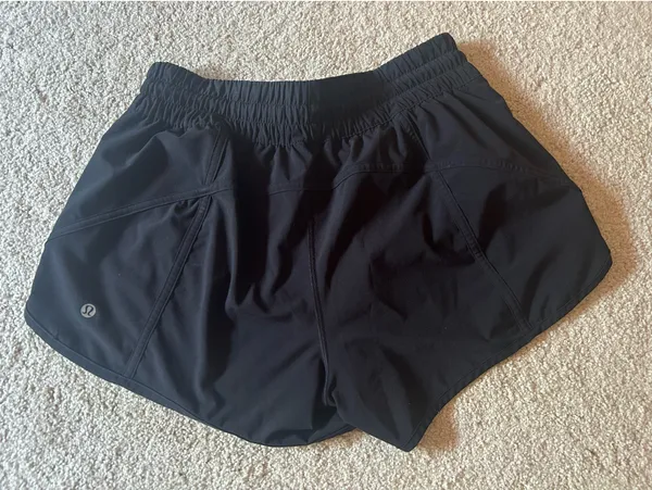Lululemon Shorts High-Rise 3" - Image 2