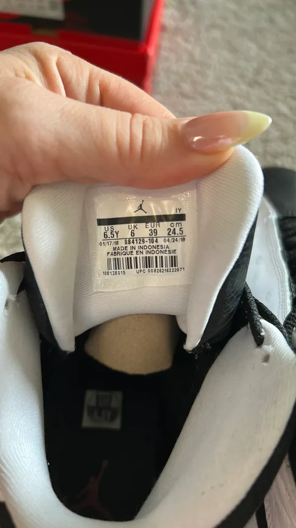 Air Jordan 13 Retro - Image 3