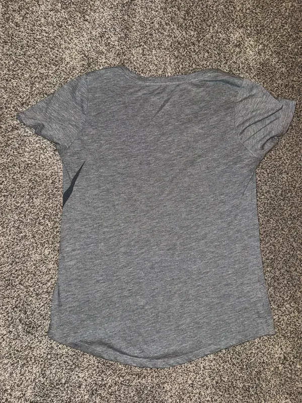 Nike Women's The Nike Tee Athletic Cut Tri-Blend Graphic T-Shirt Gray Medium - Image 3