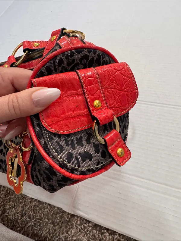 Vintage Guess Y2K Grey Animal Print Red Faux Leather Accent Barrel Shoulder Bag - Image 8