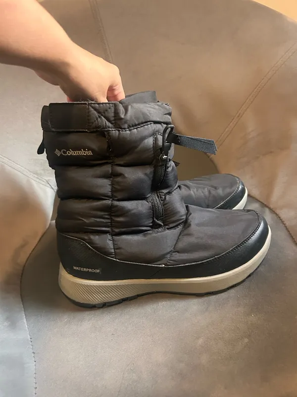 Columbia Women’s Black Boots Winter - Image 2