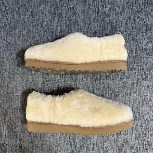 UGG Women’s Classic Cozy Bootie - Image 6