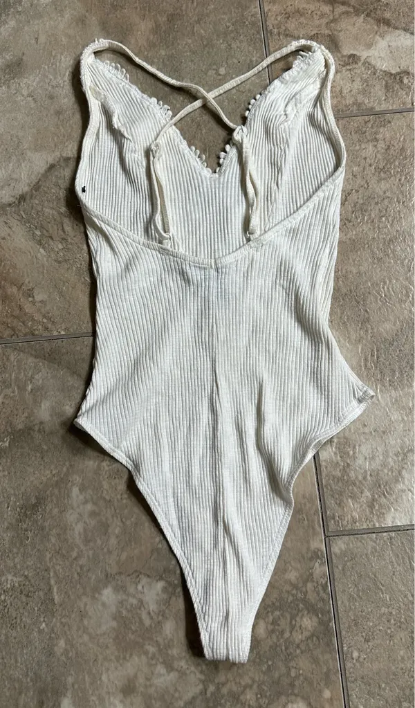 Forever 21 white ribbed bodysuit with a plunging V-neckline is a size small. - Image 2