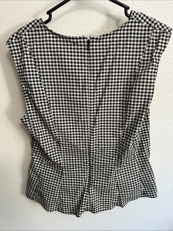 White House Black Market Black & White Gingham V-Neck Sleeveless Blouse Size 10 - Image 4