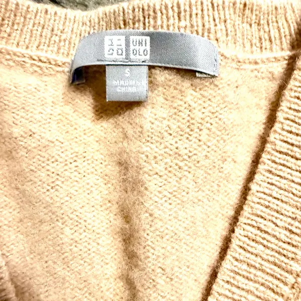 UNIQLO Tan V-Neck Wool Blend Sweater Sz S NWOT - Image 3