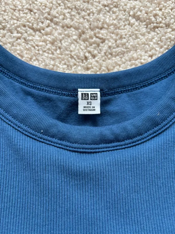 Uniqlo Ribbed Crop Top - Image 2
