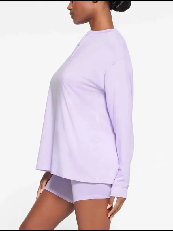 SKIMS boyfriend oversized boyfriend long sleeve Henley soft size small NWT - Image 4