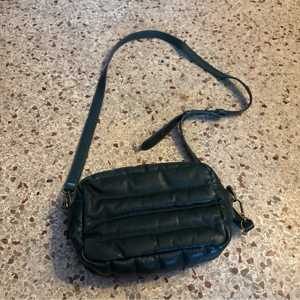 NWT Madewell The Transport Camera Bag: Puff Edition in the color Dark Palm - Image 2