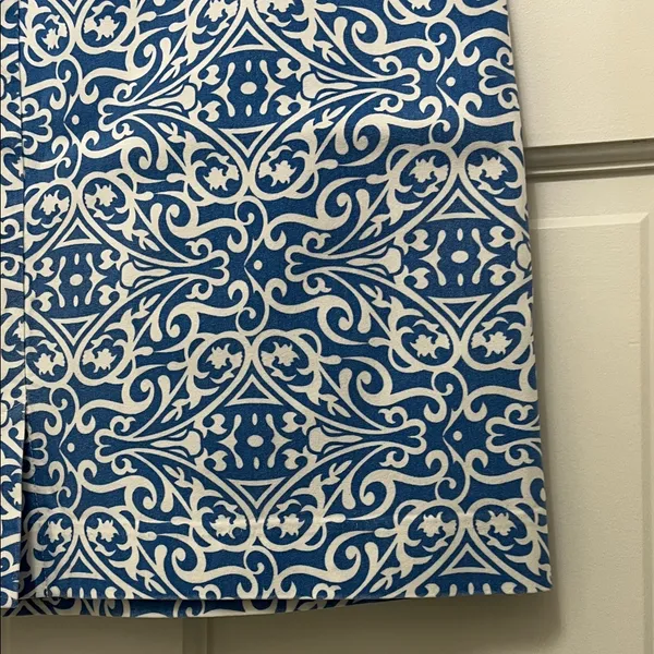 Lulu-B Stylish Blue and White Swirl Patterned Mini Skirt - Size 2 - Image 11