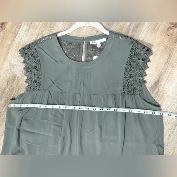 DR2 Olive Green Sleeveless Top with Lace and Ruffle Size 1X - Image 9