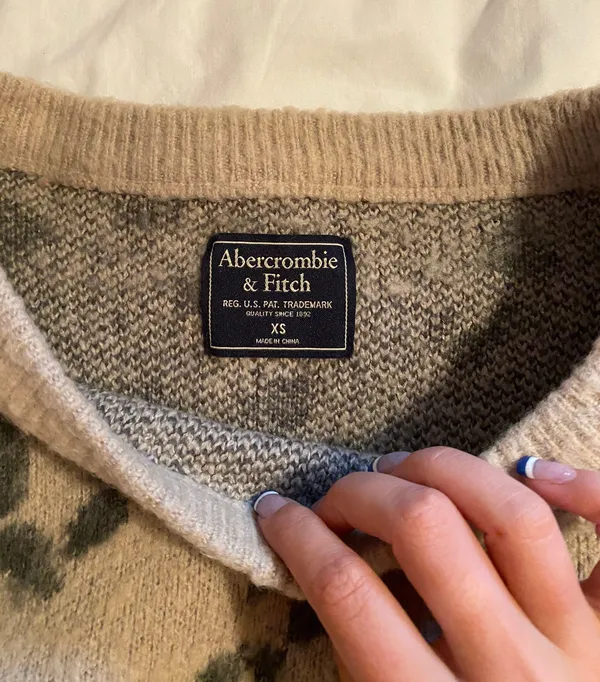 Abercrombie Sweater - Image 4