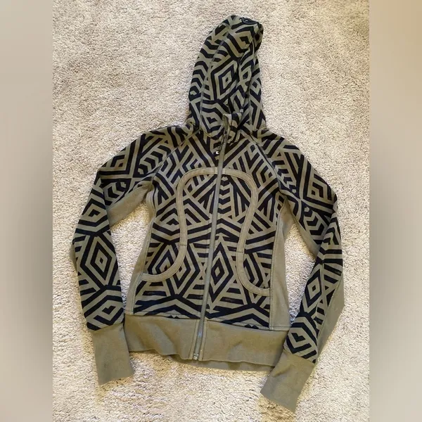 Lululemon women’s size 4 jacket - Image 3