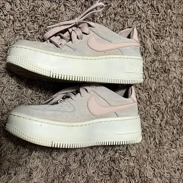 Nike Women's Sneakers - Light Pink and Gray - Image 5