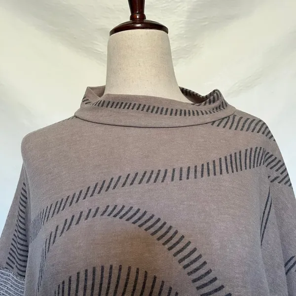 Ces Femme Abstract Tunic Womes Sweater Sz M Lagenlook Slouchy MockNeck Artsy - Image 3