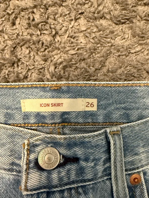 Levi's Light Blue Denim Mini Skirt with Frayed Hem - Image 2