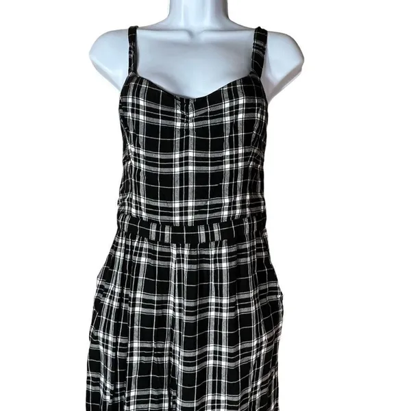 Hollister Black and White Plaid Jumpsuit Size Medium‎ - Image 2