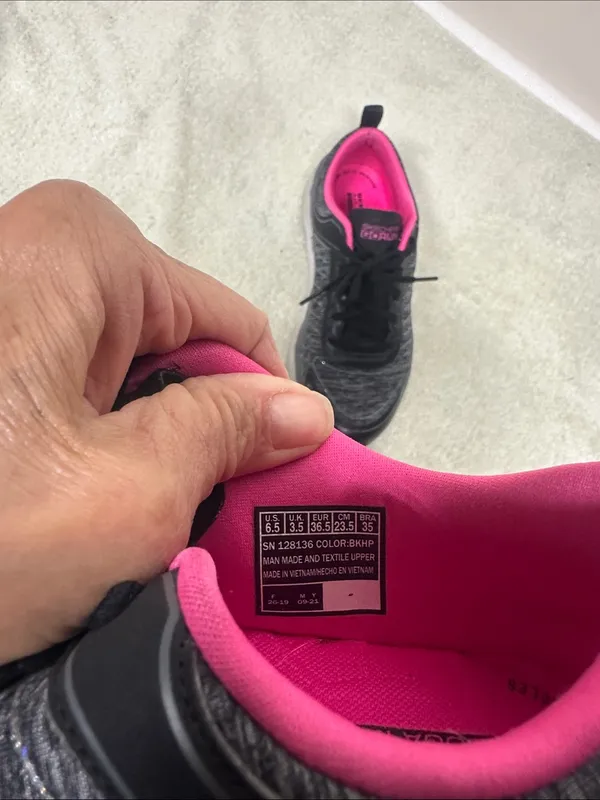 Skechers GO RUN Women's Black Athletic Sneakers with Hot Pink Interior - Image 8