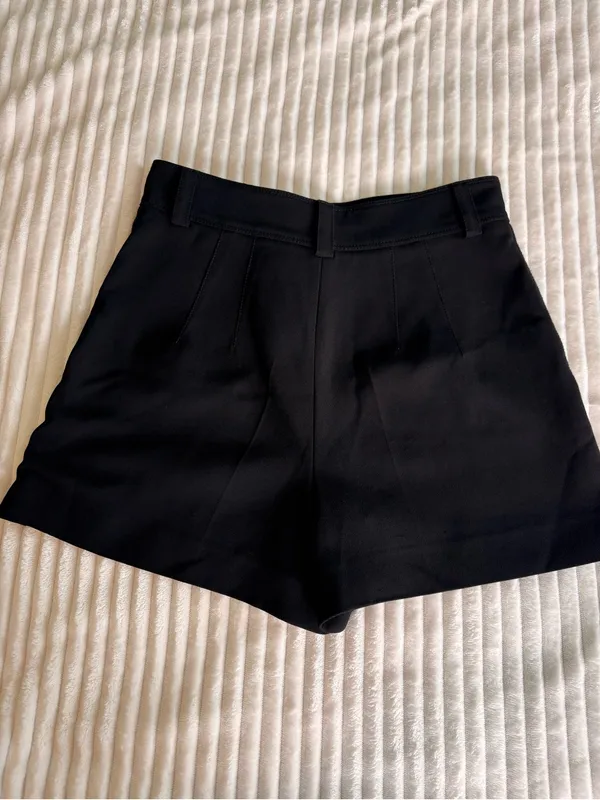 Zara Women's Black Tailored High-Waist Shorts with Pin Tuck Detailing Size S - Image 3