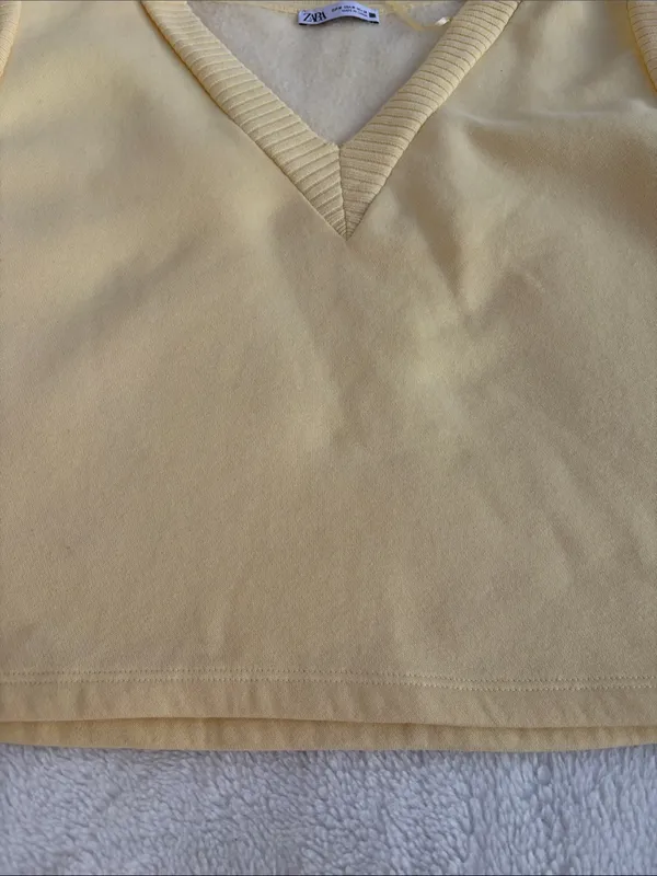 Zara Pale Yellow V-Neck Sleeveless Knit Crop Top/Vest. Size M - Image 6