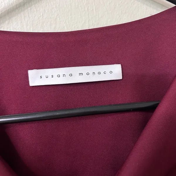 Susana Monaco Elegant Burgundy Ruched Dress - Image 4