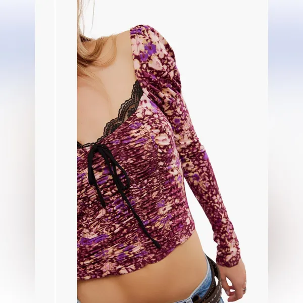 Free People Boho Sweetheart Feminine Purple Floral Long Sleeve Top NWT Medium - Image 3