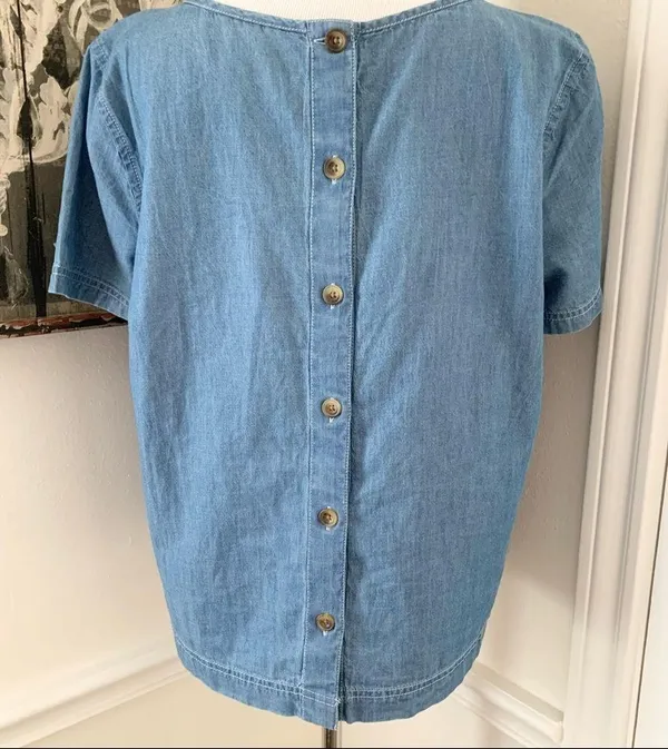 Calson Denim Button Back Top Sz Small NWT - Image 2
